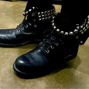 Frye Rogan lace up boots.